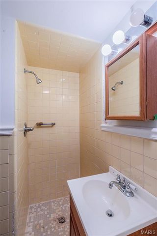 828 Willoway Avenue, East Alton, IL 62024