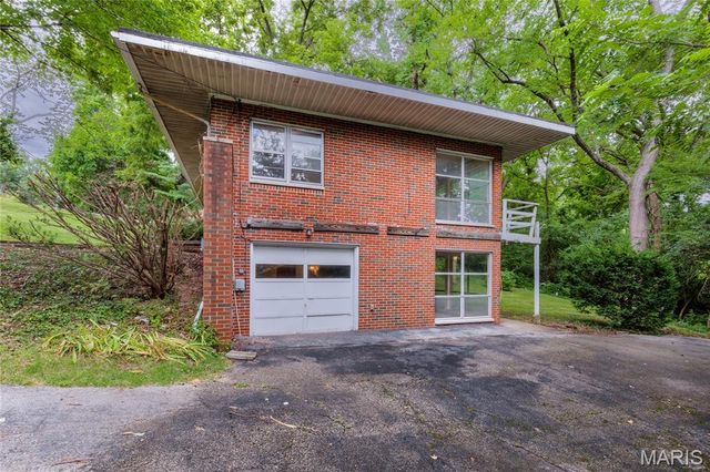828 Willoway Avenue, East Alton, IL 62024