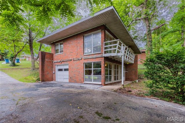 828 Willoway Avenue, East Alton, IL 62024