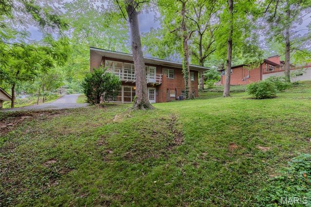 828 Willoway Avenue, East Alton, IL 62024
