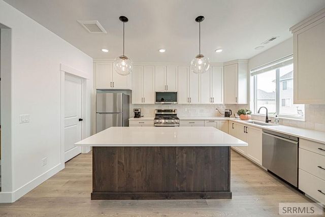 2926 Curlew Drive, Ammon, ID 83401