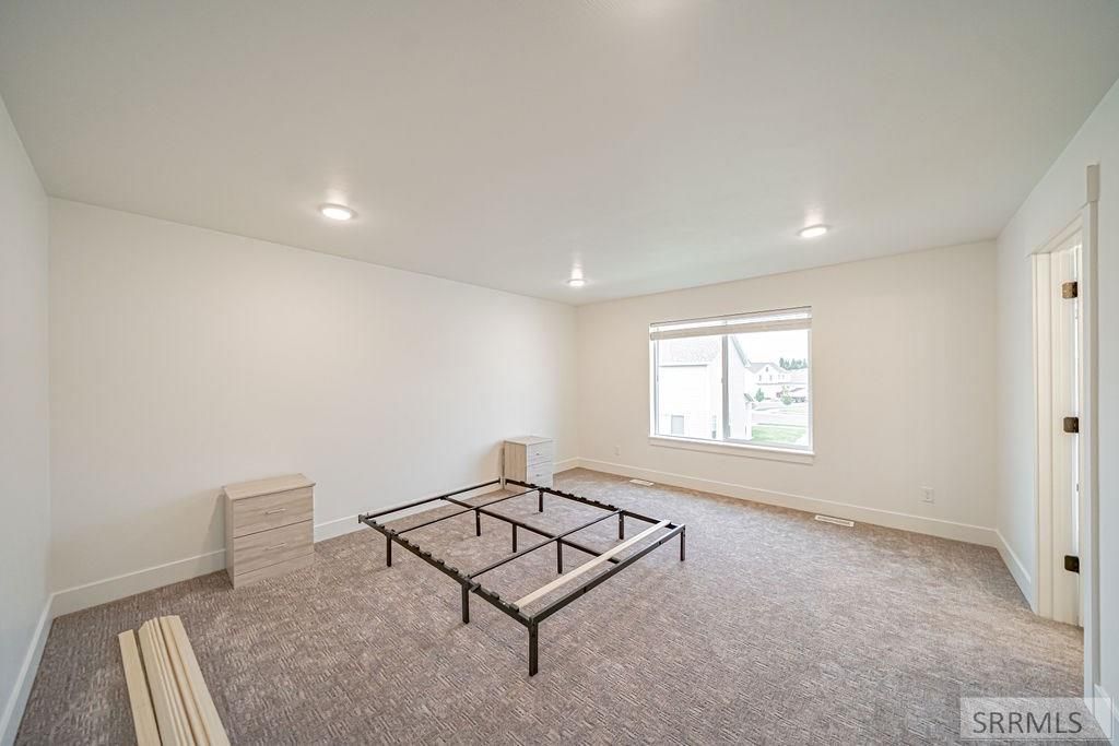 Image 15 of property listing at 2926 Curlew Drive, Ammon, ID 83401