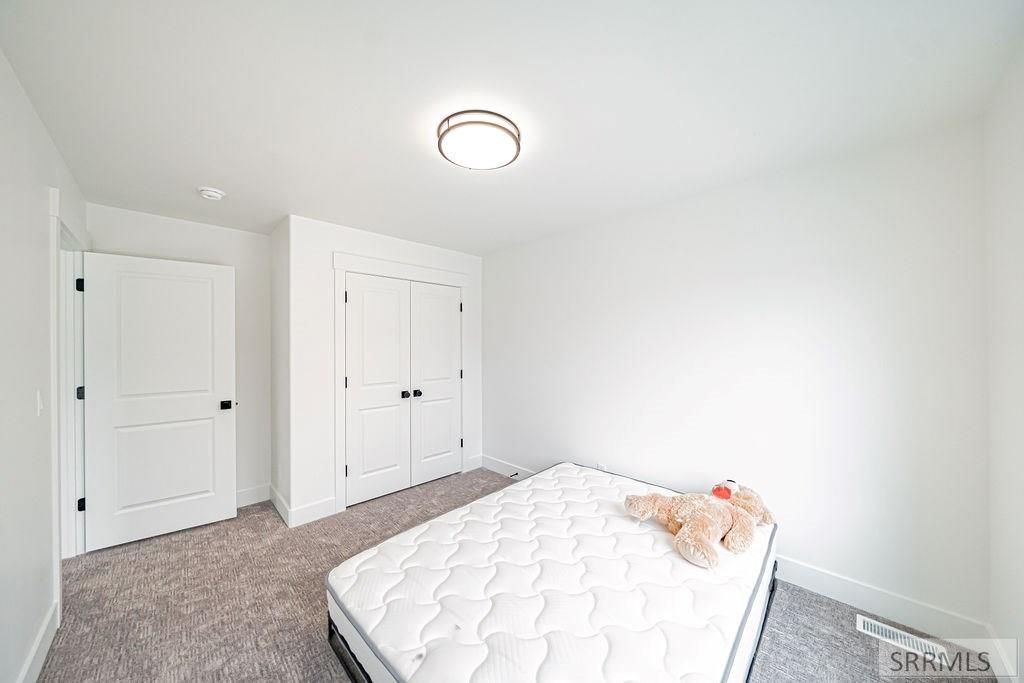 Image 22 of property listing at 2926 Curlew Drive, Ammon, ID 83401