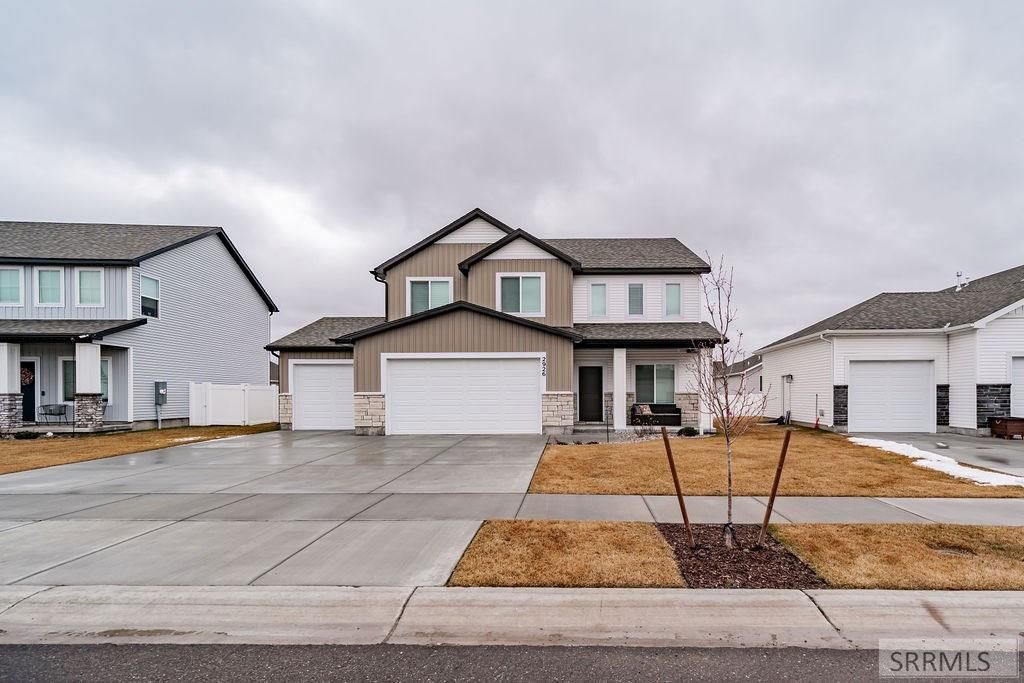 Image 3 of property listing at 2926 Curlew Drive, Ammon, ID 83401