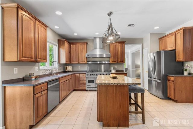 11 Bard Drive, Monroe, NJ 08831