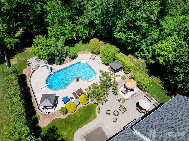 11 Bard Drive, Monroe, NJ 08831