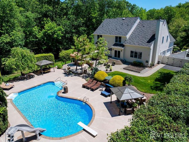 11 Bard Drive, Monroe, NJ 08831