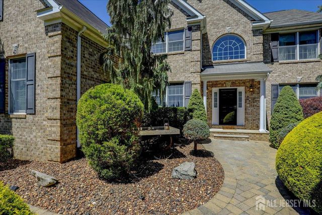 11 Bard Drive, Monroe, NJ 08831
