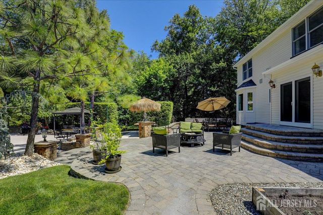11 Bard Drive, Monroe, NJ 08831