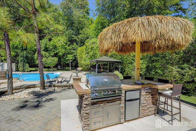 11 Bard Drive, Monroe, NJ 08831
