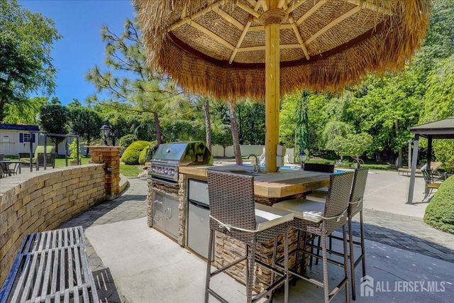 11 Bard Drive, Monroe, NJ 08831