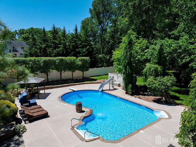 11 Bard Drive, Monroe, NJ 08831