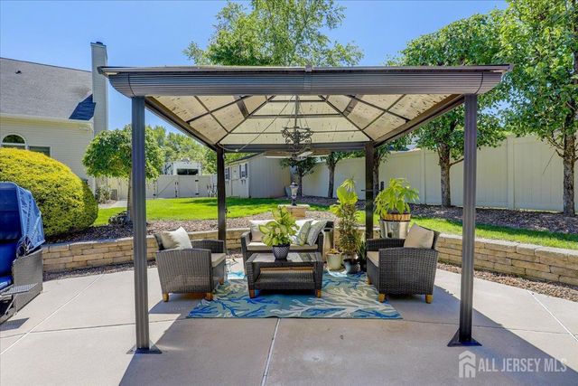 11 Bard Drive, Monroe, NJ 08831