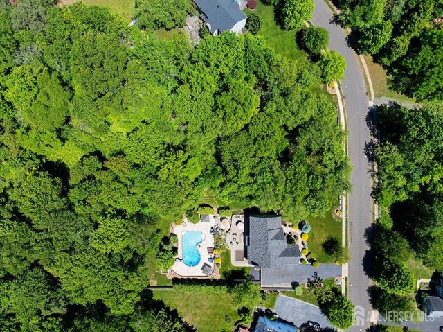 11 Bard Drive, Monroe, NJ 08831