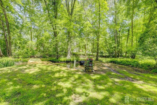 11 Bard Drive, Monroe, NJ 08831