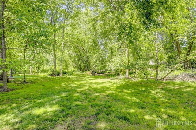 11 Bard Drive, Monroe, NJ 08831