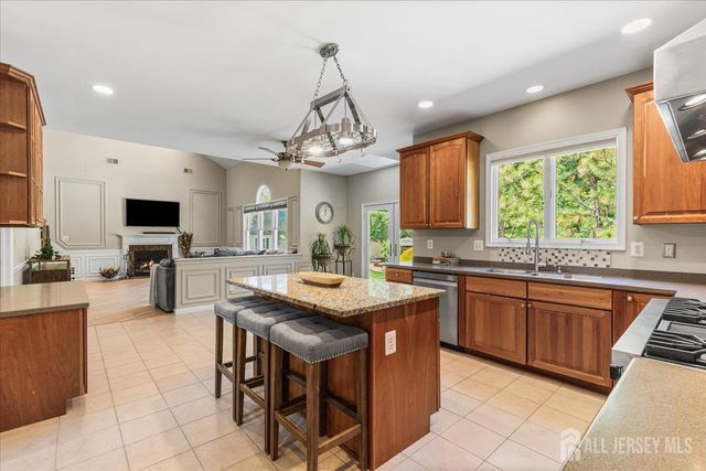 11 Bard Drive, Monroe, NJ 08831