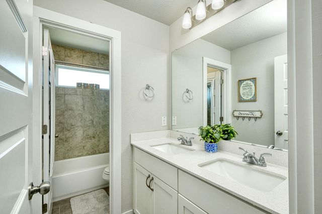 167 Appleberry LN, Elgin, TX 78621