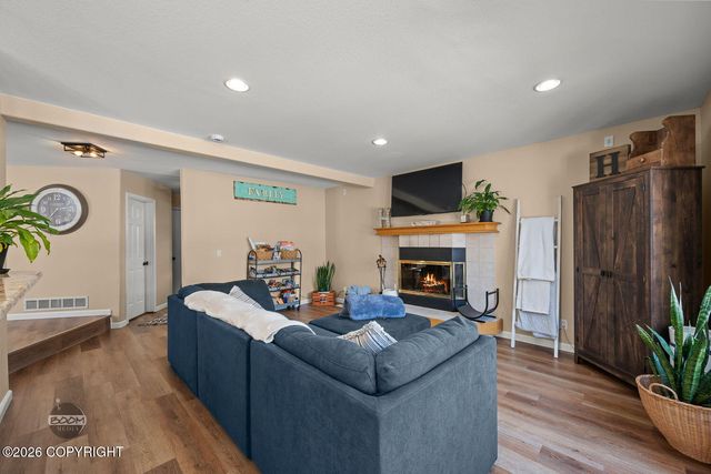 10911 Kaskanak Drive, Eagle River, AK 99577