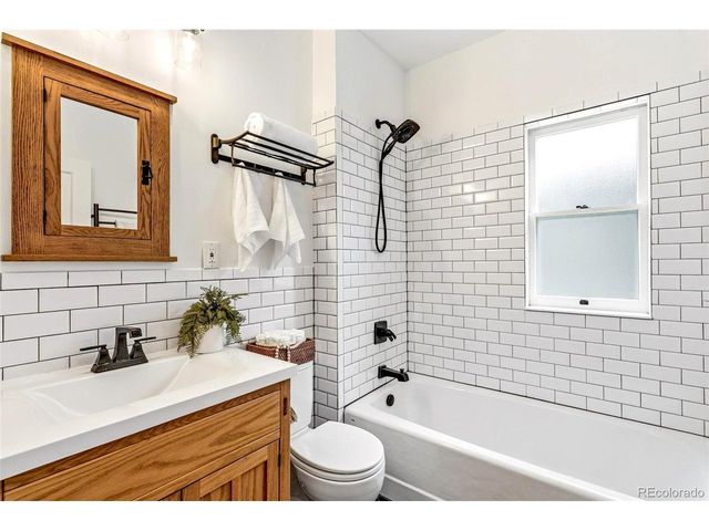 3010 Irving St, Denver, CO 80211
