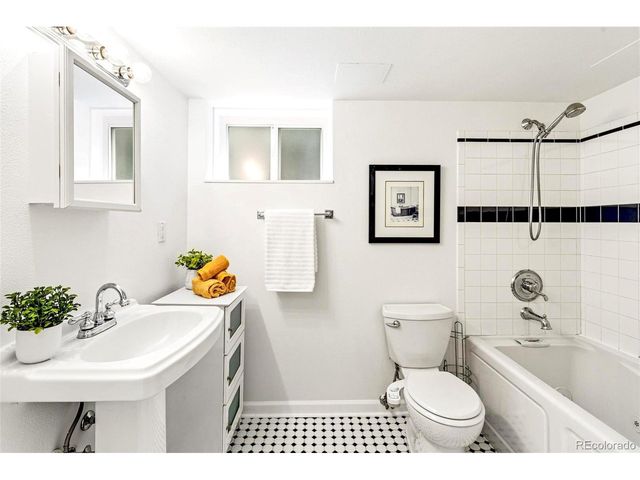 3010 Irving St, Denver, CO 80211