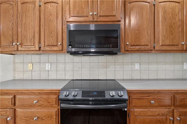 1003 Colonial Drive, Pleasant Hill, MO 64080