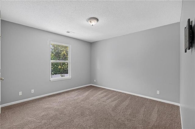 1003 Colonial Drive, Pleasant Hill, MO 64080