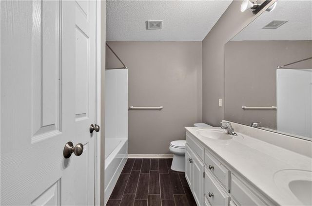 1003 Colonial Drive, Pleasant Hill, MO 64080