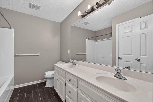 1003 Colonial Drive, Pleasant Hill, MO 64080