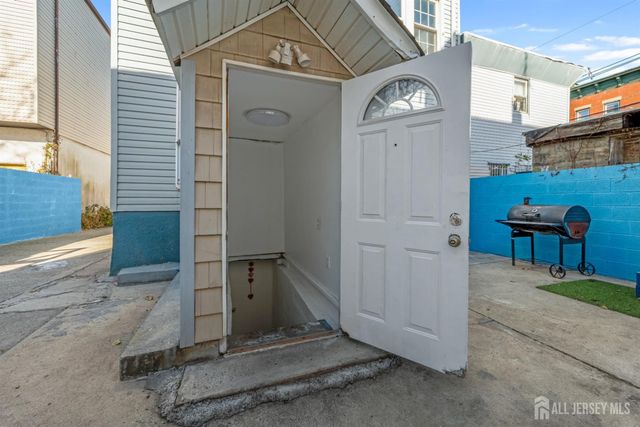 113 2nd Street, Elizabeth, NJ 07206