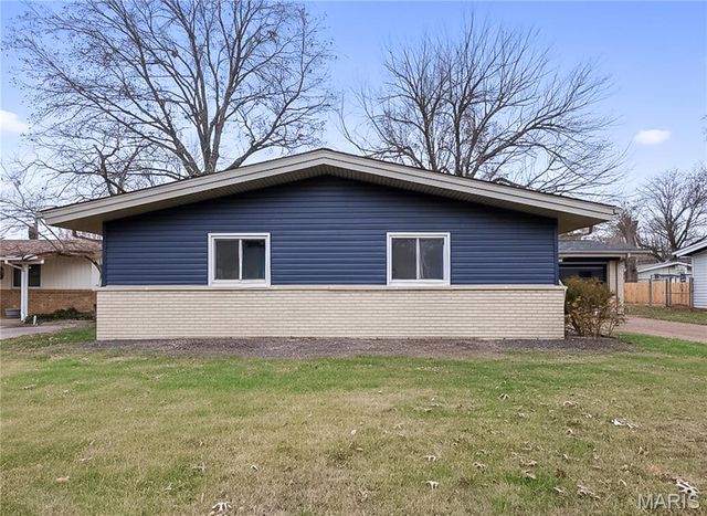 3075 Blackwood Drive, Florissant, MO 63033