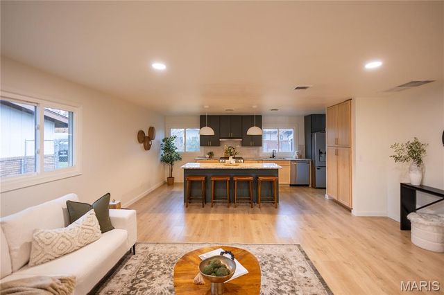 3075 Blackwood Drive, Florissant, MO 63033