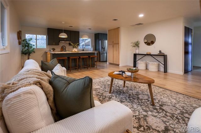 3075 Blackwood Drive, Florissant, MO 63033