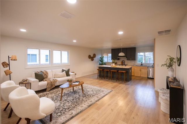 3075 Blackwood Drive, Florissant, MO 63033