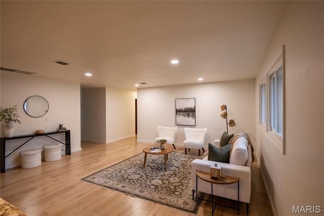 3075 Blackwood Drive, Florissant, MO 63033