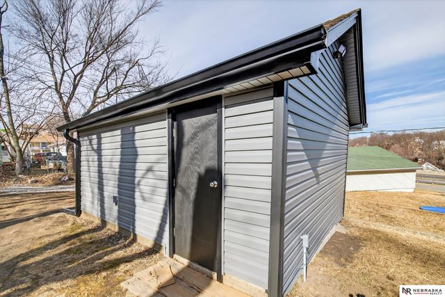 4930 N 33rd Avenue, Omaha, NE 68111