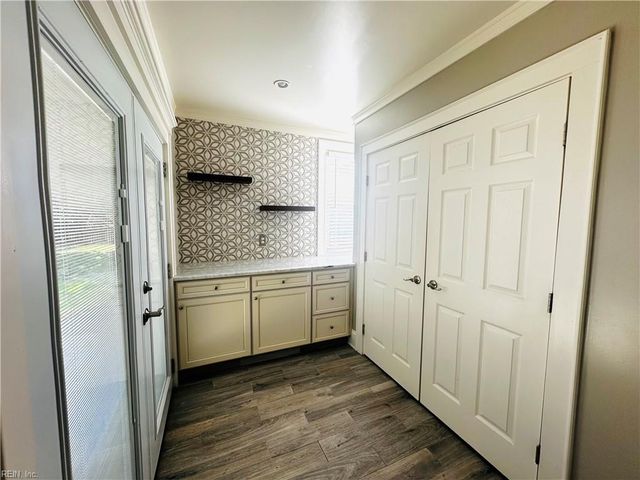 1323 W Norcova DR, Norfolk, VA 23502