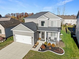 319 Hidden River East, Holly, MI 48442