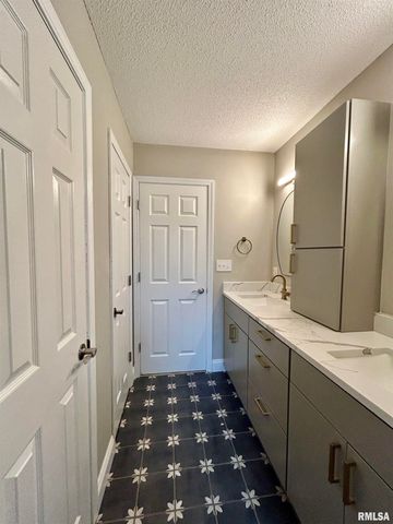 317 S Lu Court, Carbondale, IL 62901