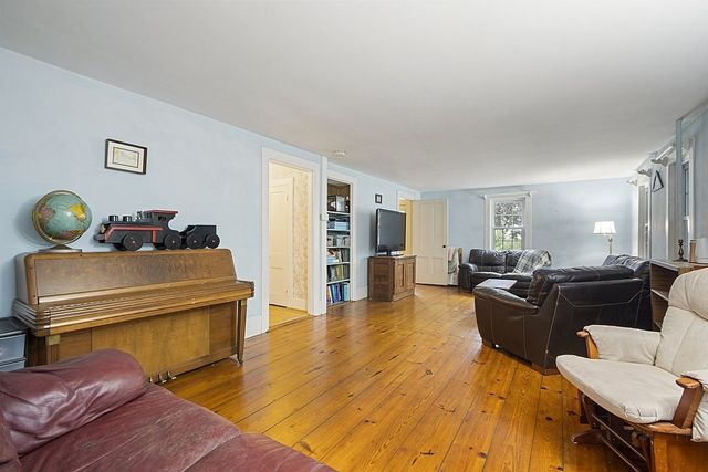 200 Lake Rd, Ashburnham, MA 01430