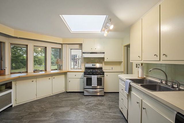 200 Lake Rd, Ashburnham, MA 01430