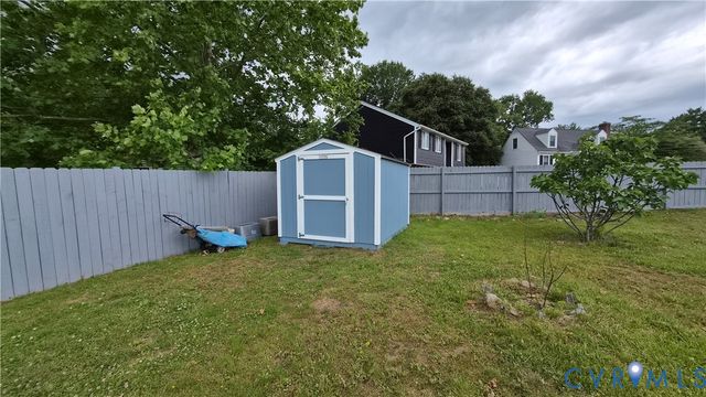16 Moorwood Ridge Dr, North Chesterfield, VA 23236