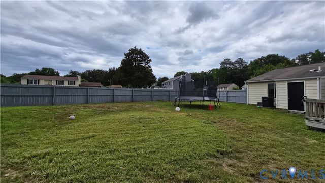 16 Moorwood Ridge Dr, North Chesterfield, VA 23236