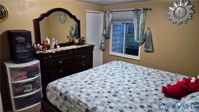16 Moorwood Ridge Dr, North Chesterfield, VA 23236