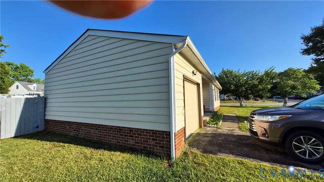 16 Moorwood Ridge Dr, North Chesterfield, VA 23236