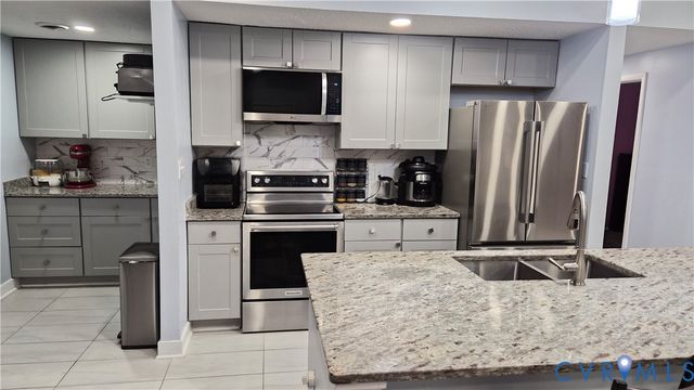 16 Moorwood Ridge Dr, North Chesterfield, VA 23236