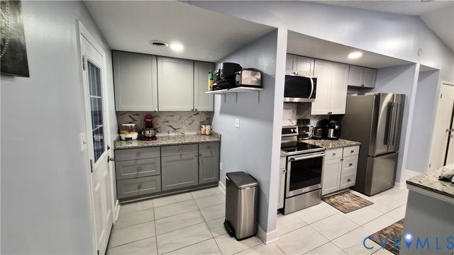 16 Moorwood Ridge Dr, North Chesterfield, VA 23236
