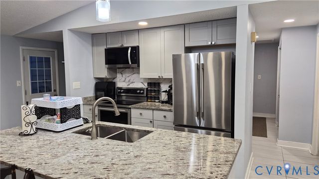 16 Moorwood Ridge Dr, North Chesterfield, VA 23236