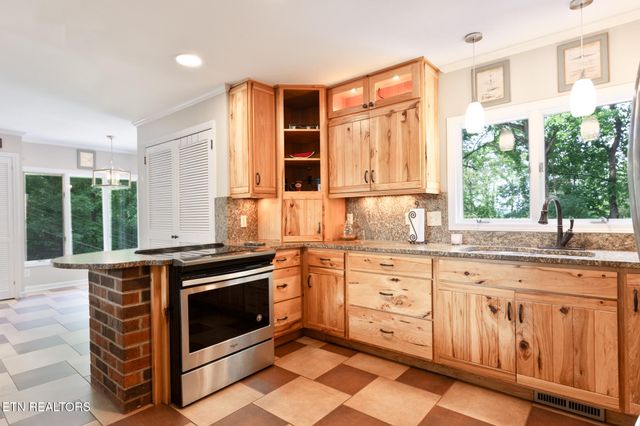 3729 Vista Rd, Louisville, TN 37777