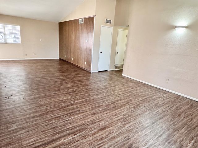 1613 Squire Court, Grand Prairie, TX 75051